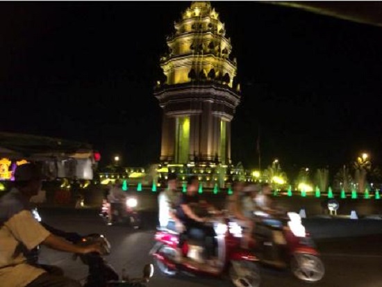 Cưỡi cào cào khám phá xứ Cam