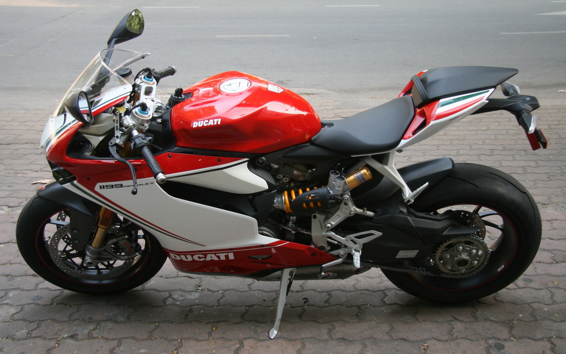 Siêu môtô Ducati 1199 Panigale S 2012 bản Tricolore vừa về Sài Gòn