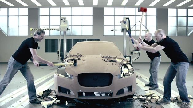 Clip đập nát chiếc Jaguar XF mô hình