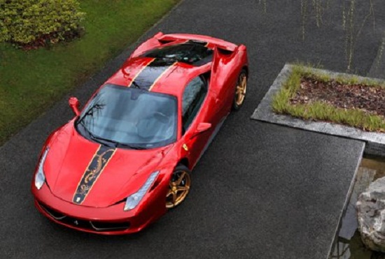 Ferrari 'drift' trên cổng thành cổ Trung Quốc