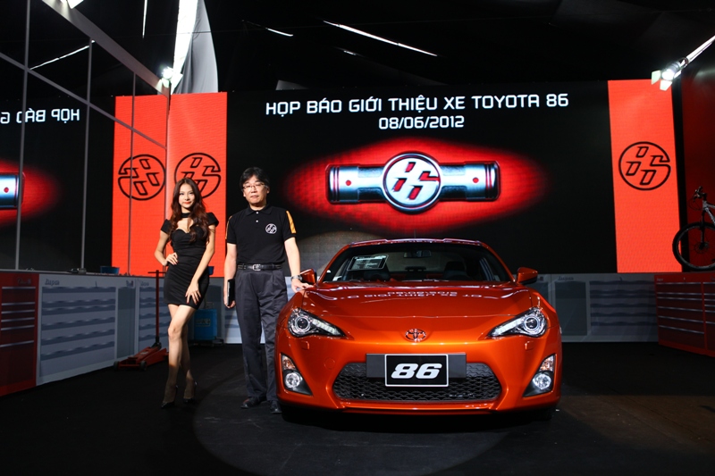 Toyota 86 ra mắt với giá 1,65 tỷ đồng