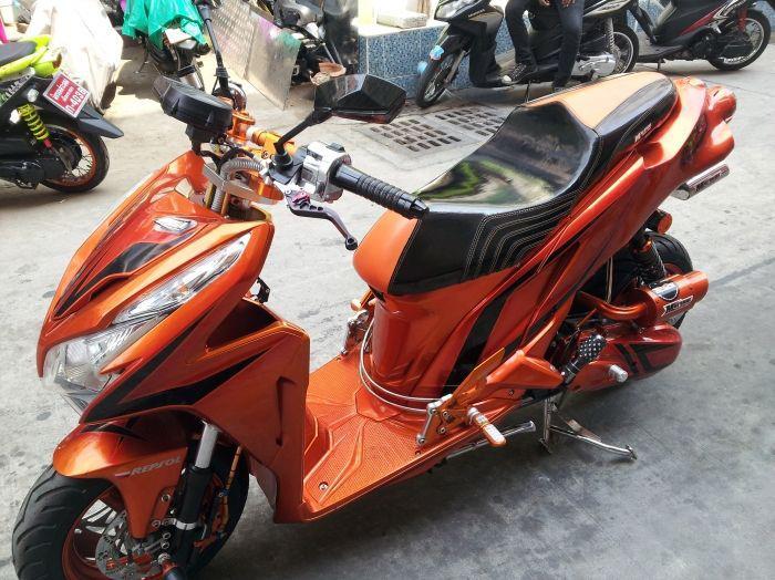 Honda Click lạ lẫm với ngoại hình dữ dằn và khoác áo màu cam