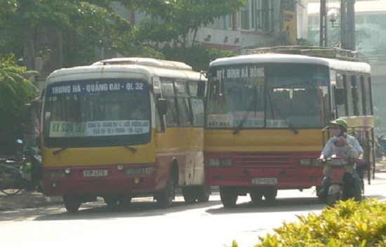 Xe buýt giả lộng hành, CSGT làm ngơ