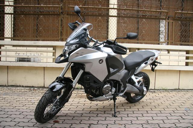 Khám phá môtô đa địa hình Honda Crosstourer X 2012