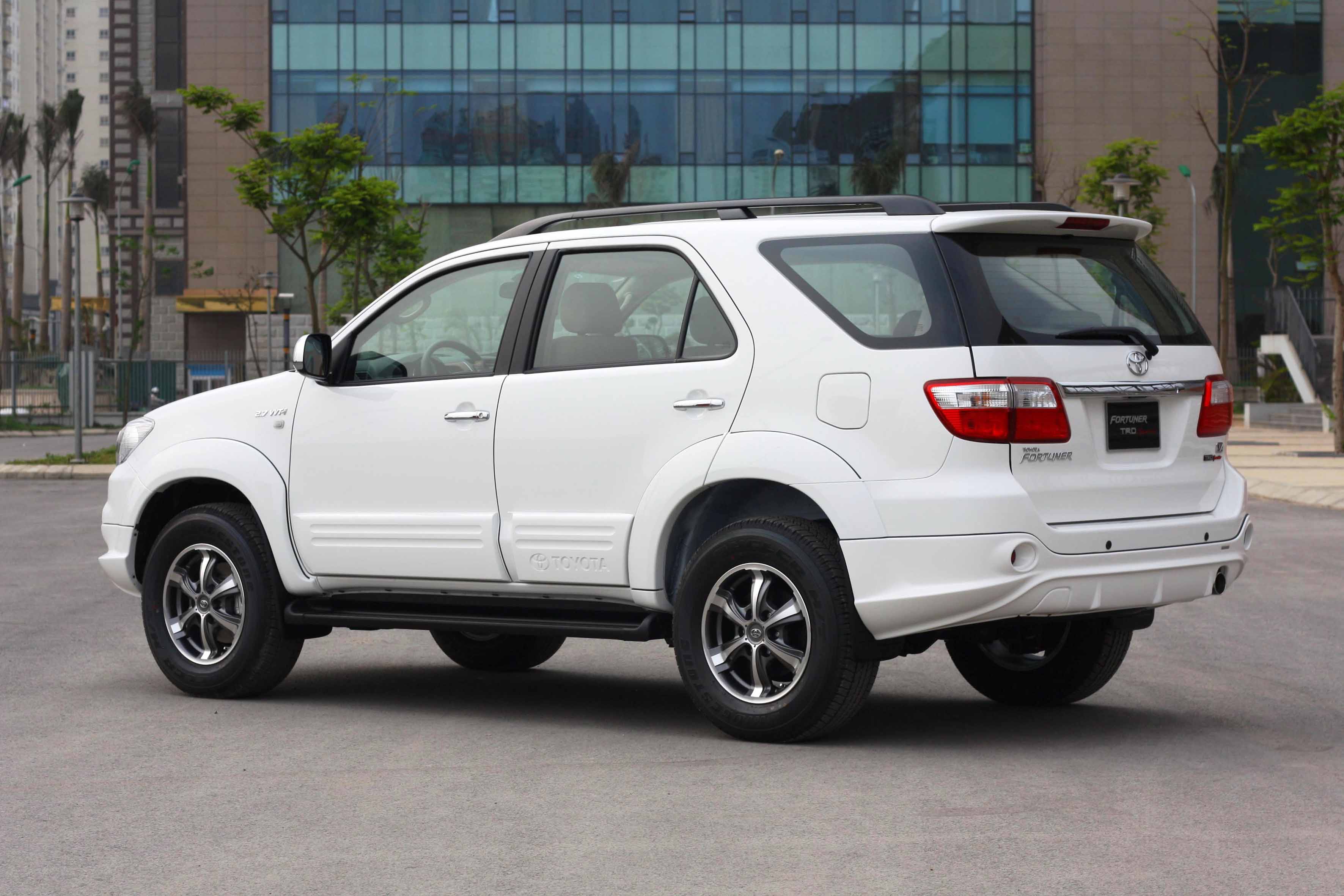 Toyota Việt Nam muốn bán hết 120 xe Fortuner TRD Sportivo trong tháng 2
