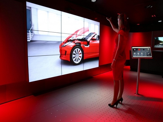 Đến lượt Jaguar Land Rover dùng showroom kỹ thuật số