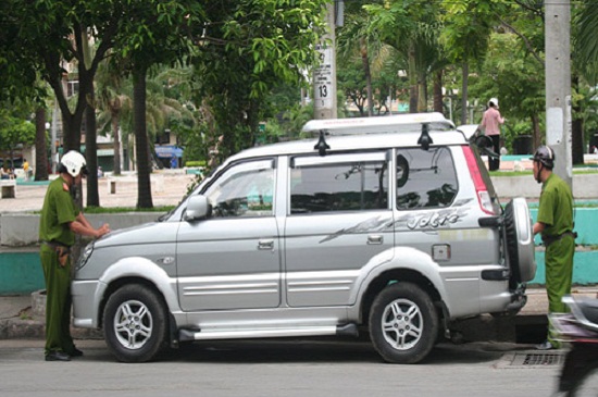 TP.HCM muốn khóa bánh xe ôtô dừng, đỗ trái phép