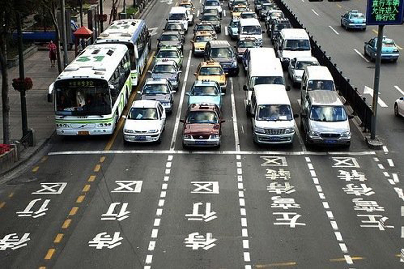 Đăng ký ôtô ở Bắc Kinh: không may mắn thì phải “lách”