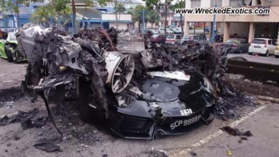 Lamborghini Aventador bị cháy rụi khi offline tại Malaysia