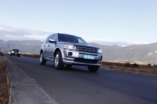 Xe Land Rover hỏng vì xăng Trung Quốc rởm