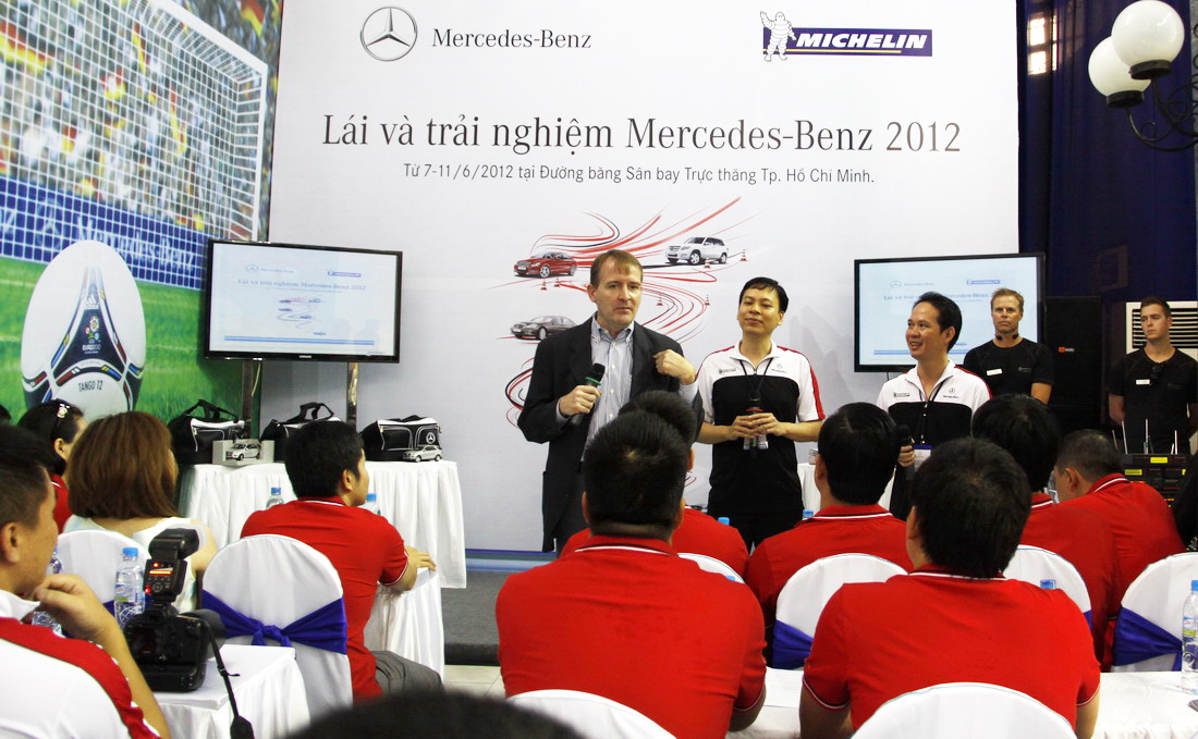 Mercedes-Benz mở khóa huấn luyện lái xe an toàn hàng năm tại Việt Nam 