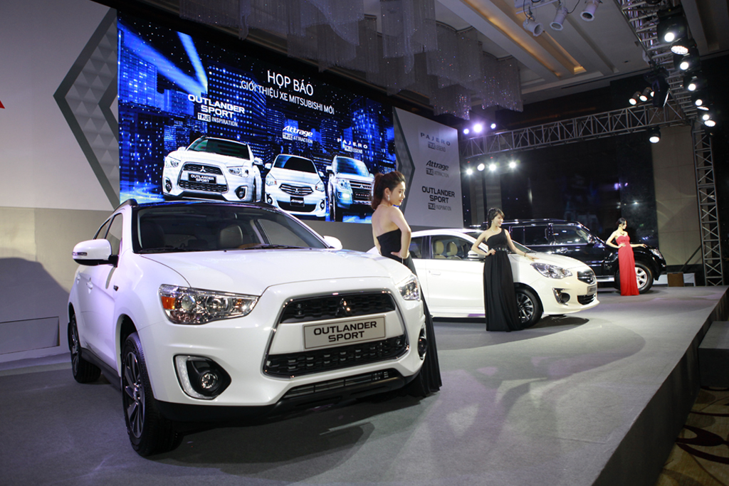 Mitsubishi ra 3 xe mới kèm luôn tuyên bố: Chỉ Nhập