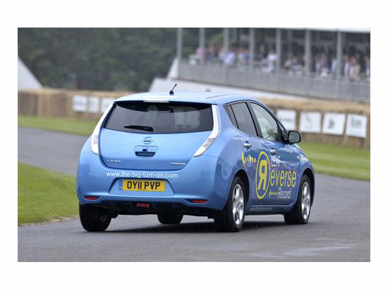 Nissan Leaf lập kỷ lục về tốc độ chạy lùi