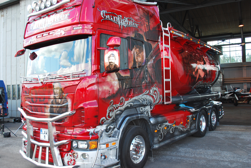 Hậu trường những cảnh chụp nóng bỏng cho bộ lịch Miss Tuning Calendar 2013