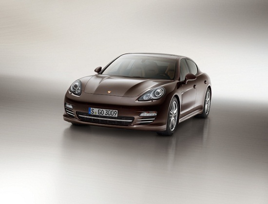 Chưa có thiết kế mới, Porsche ra mắt Panamera ‘ánh kim’