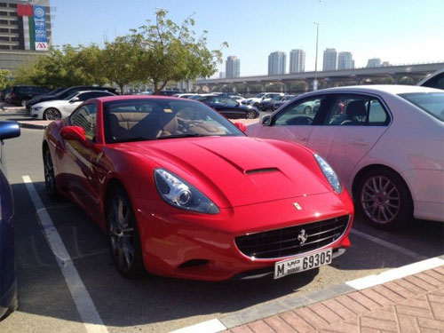 Bãi xe triệu phú ở đại học Dubai