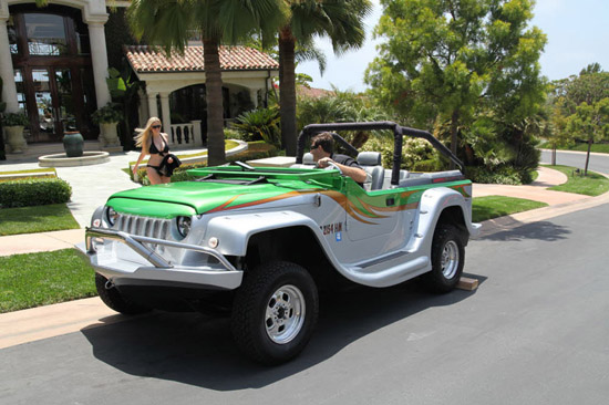 Xe “Jeep” leo đồi cát, vượt biển nhanh thoăn thoắt