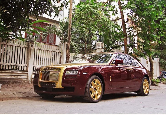 Sếp Rolls-Royce Việt Nam chơi xe Ghost vàng