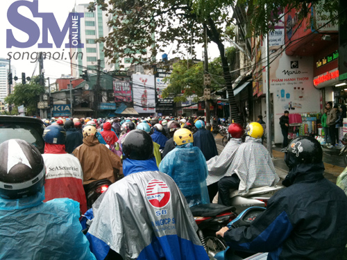 Rét đậm, Hà Nội thêm tắc đường vì thói quen ‘điền chỗ trống’