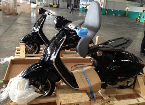 Vespa 946 nhập không chính hãng giá đắt hơn 20 triệu đồng