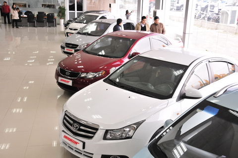 Thuế xe cũ chưa kịp tăng, Bộ Tài chính đã đề xuất mức cao hơn 