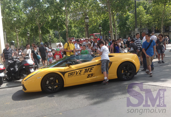 89 euro một ‘cuốc’ lái Ferrari giữa Paris