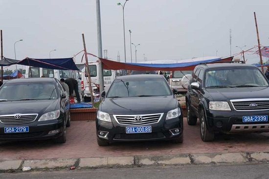 Chi gần 2.800 tỷ đồng mua xe công năm 2012