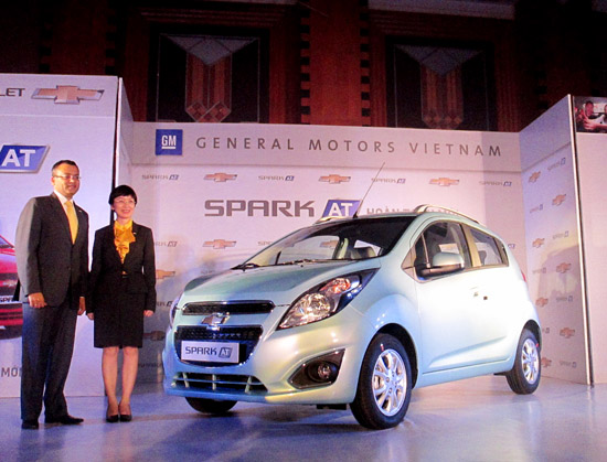 Chevrolet Spark AT giá 377 triệu đồng rẻ hơn các đối thủ