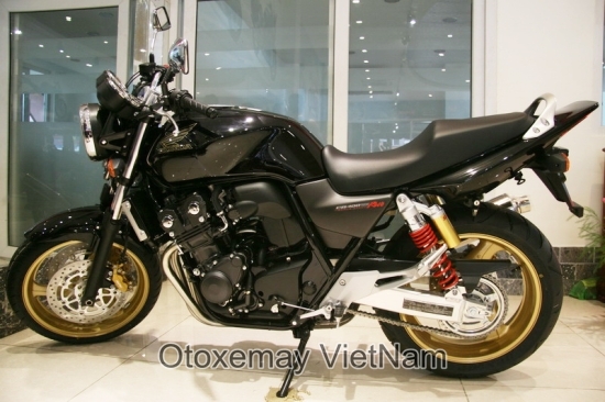 Honda Super Four mới tinh giữa Sài Gòn giá gần 400 triệu