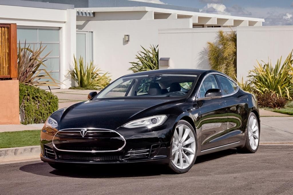 Chiếc Tesla Model S sạc điện siêu nhanh đầu tiên đã đến tay khách hàng