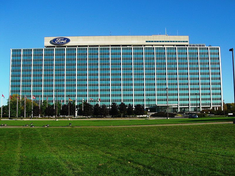 Ford "lấy lại" thương hiệu nhờ được Moody nâng hạng