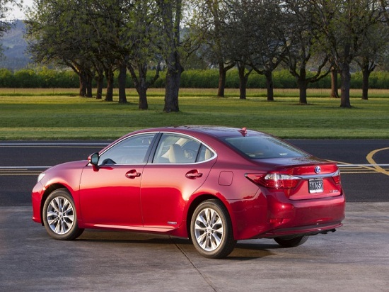 ‘Bẫy cốp xe’ khiến Lexus đối mặt với việc thu hồi ôtô số lượng lớn