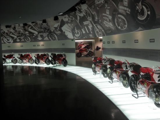 'Côn đồ Chợ Lớn' dạo chơi nhà máy xe Ducati 2