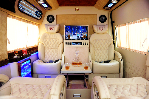 xe Ford Transit Limousine 3 xe Ford Transit Limousine 3