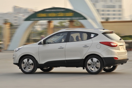 Hyundai Tucson 2014 ra mắt khách Việt với giá từ 935 triệu đồng Hyundai Tucson 2014 ra mắt khách Việt với giá từ 935 triệu đồng