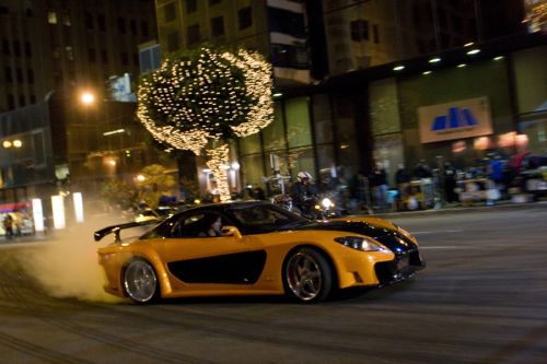 Đằng sau màn đua xe ô tô trong Fast & Furious 6 (1) ảnh 1