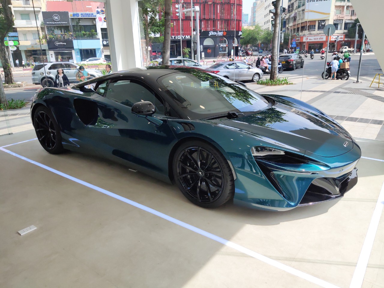 Ưu nhược điểm của siêu xe hybrid McLaren Artura đối với tay lái Việt