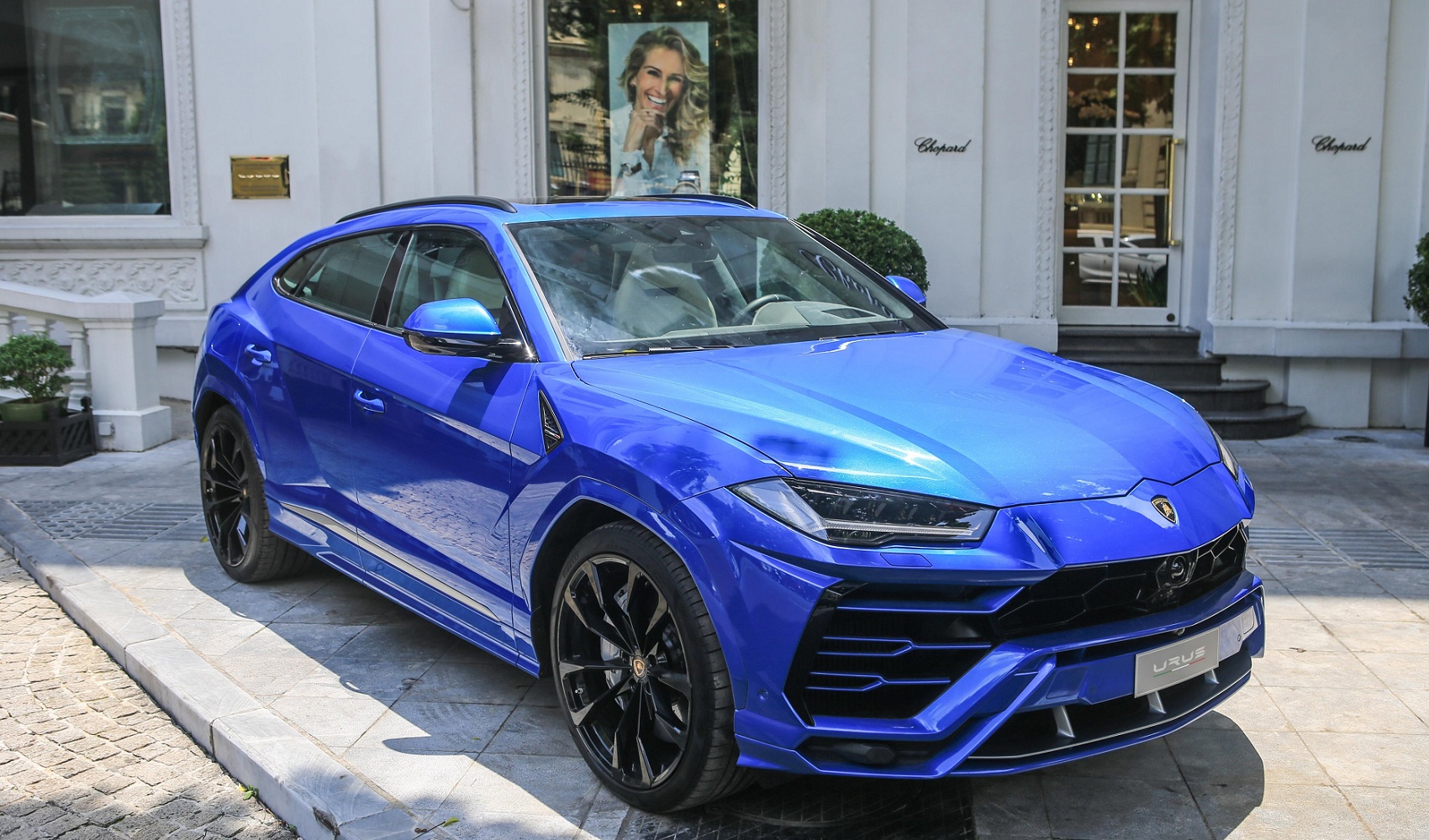 Chi tiết siêu SUV Lamborghini Urus được bán chính hãng tại Việt Nam