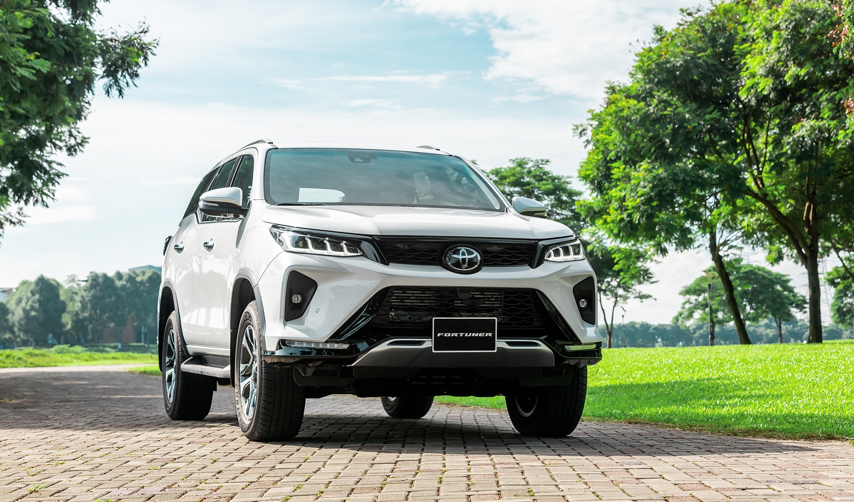 Nâng cấp trang bị an toàn cho Toyota Fortuner 2022 bản nhập khẩu