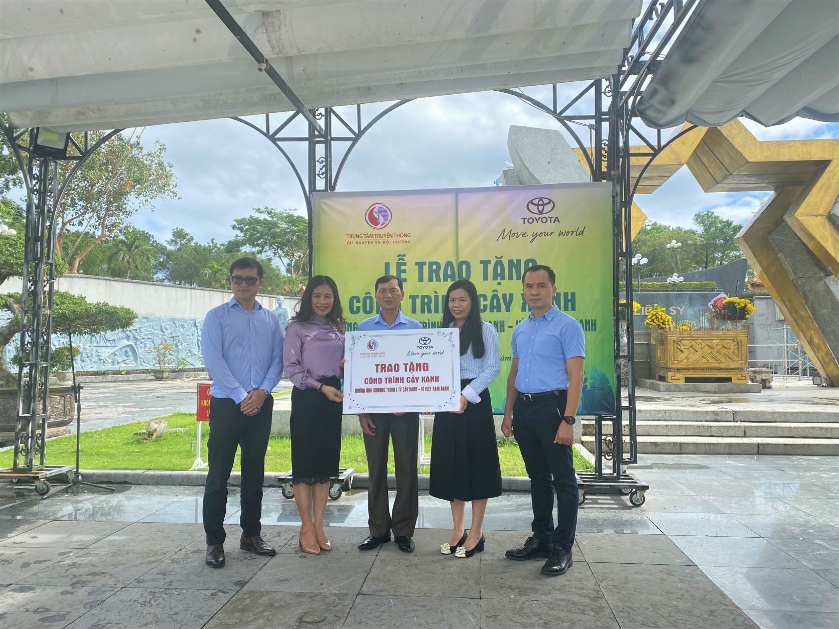 Toyota Việt Nam đồng hành cùng chương trình “ Một tỷ cây xanh - Vì Việt Nam xanh”