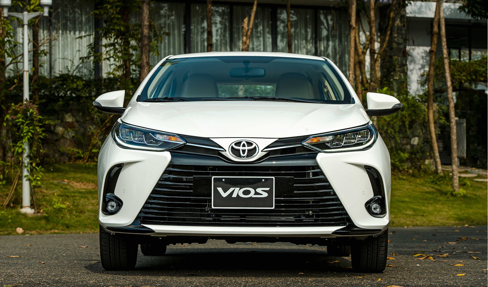 Toyota dẫn đầu thị trường Việt Nam về lượng xe tiêu thụ tháng 10