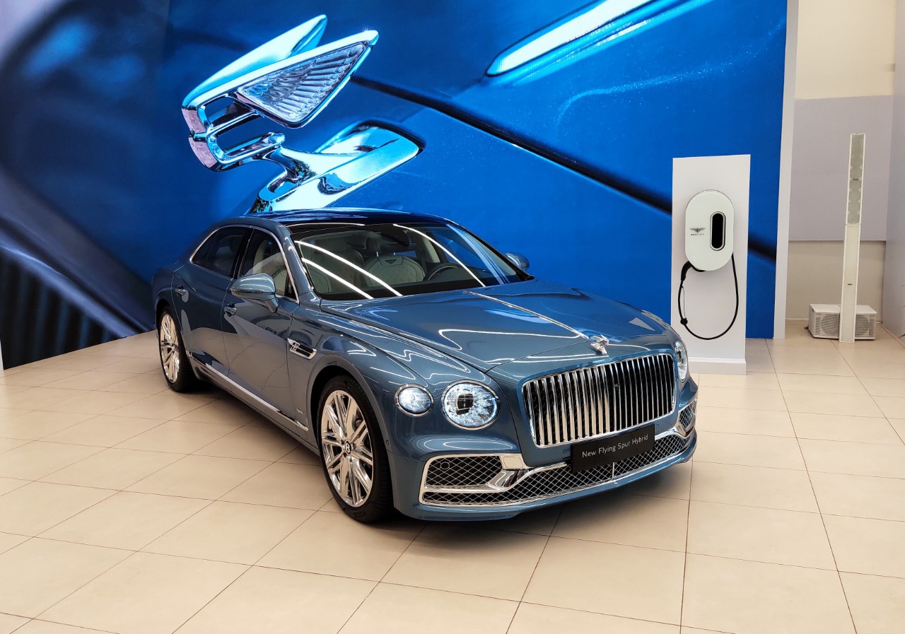 Sedan siêu sang 2022: Chọn Bentley Flying Spur Hybrid hay Mercedes-Maybach S680?