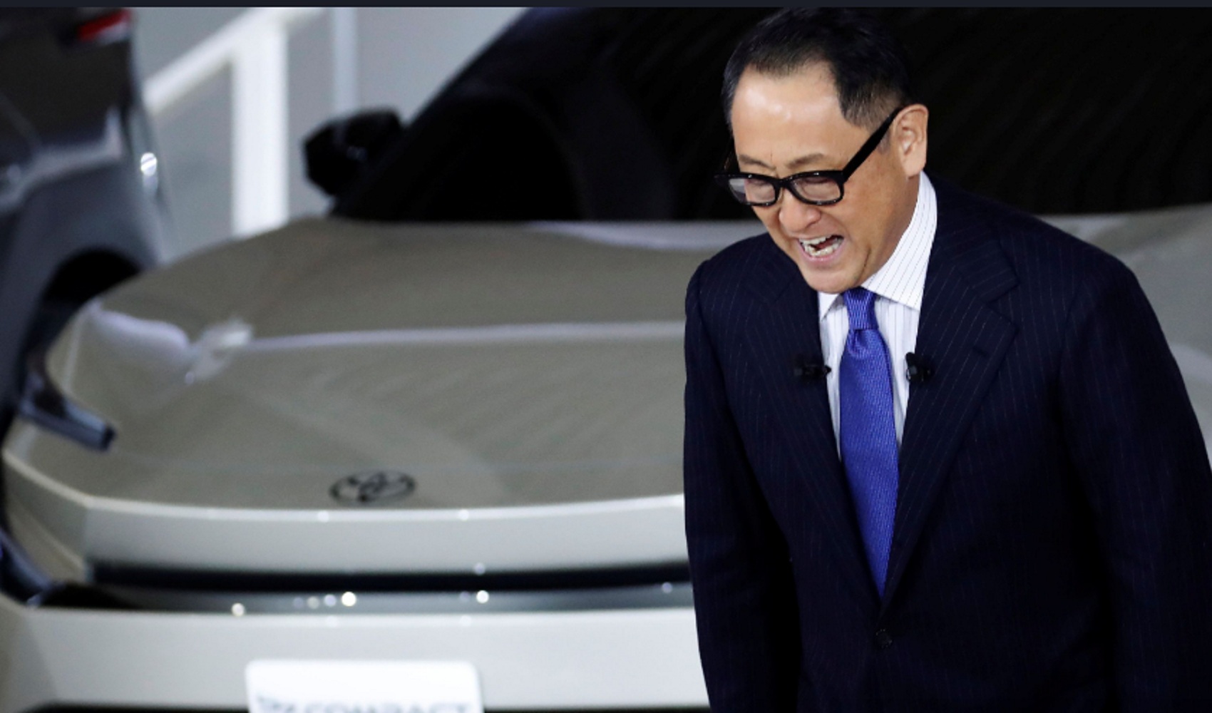 Áp lực xe điện khiến CEO Toyota phải rời vị trí