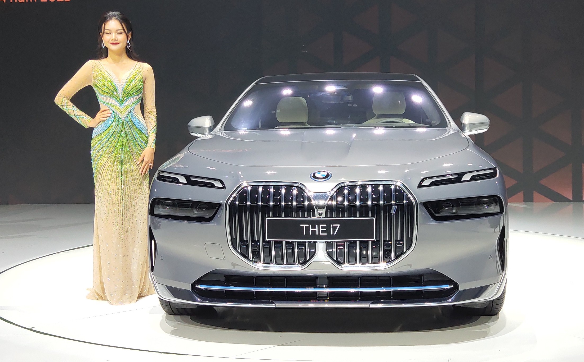 Cận cảnh sedan thuần điện đầu tiên của BMW tại Việt Nam, i7 giá 7,2 tỷ