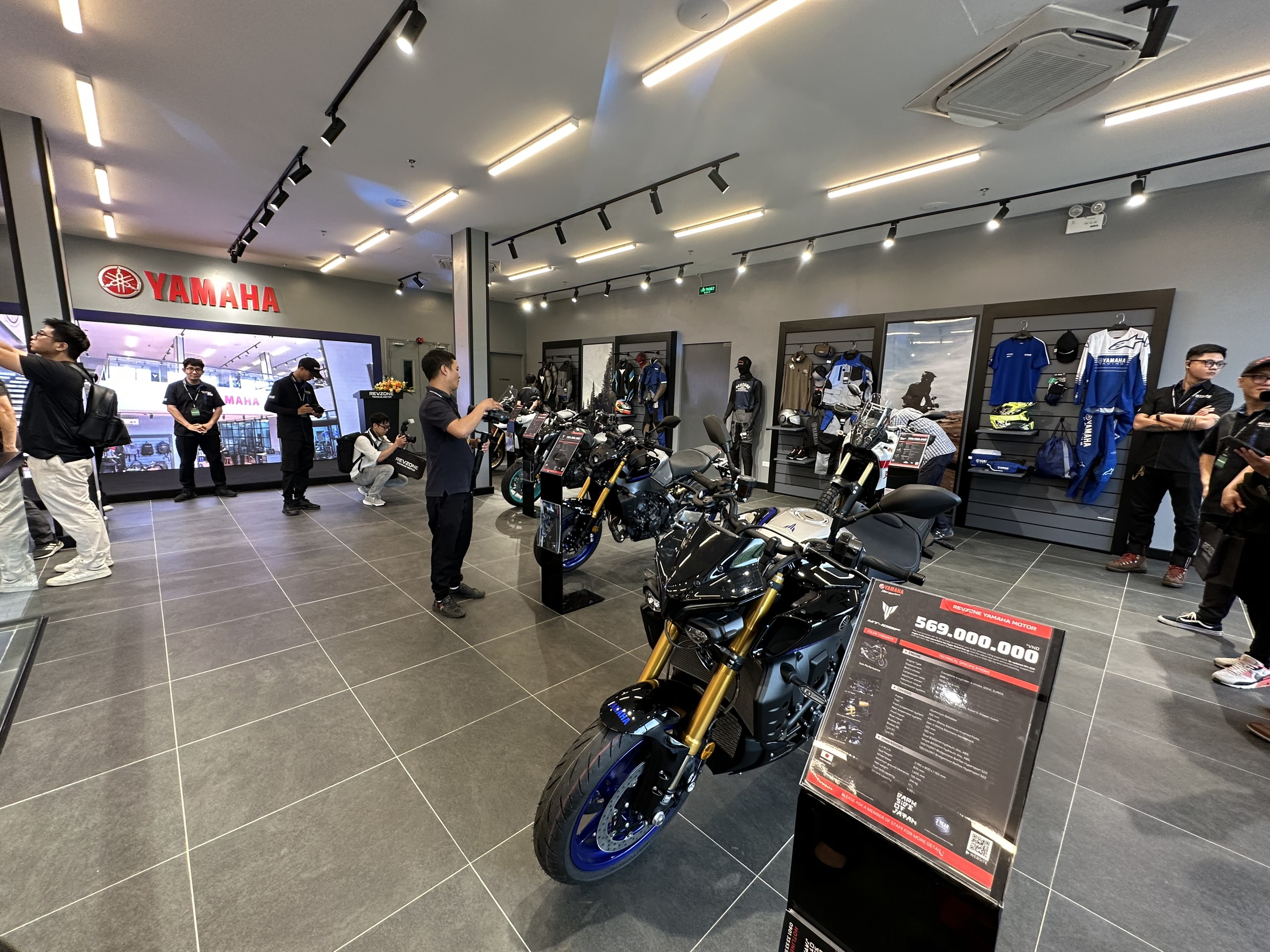 Xe thể thao chính hãng đã có mặt ở Revzone Yamaha đầu tiên tại Hà Nội