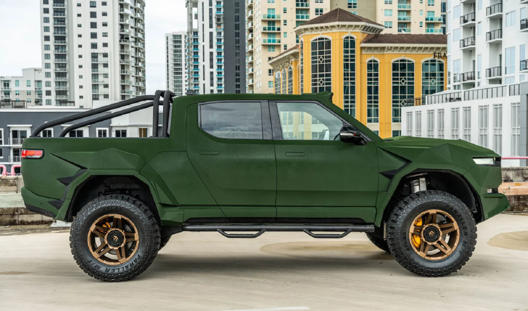 Rivian R1T biến thành quái thú địa hình 850 HP