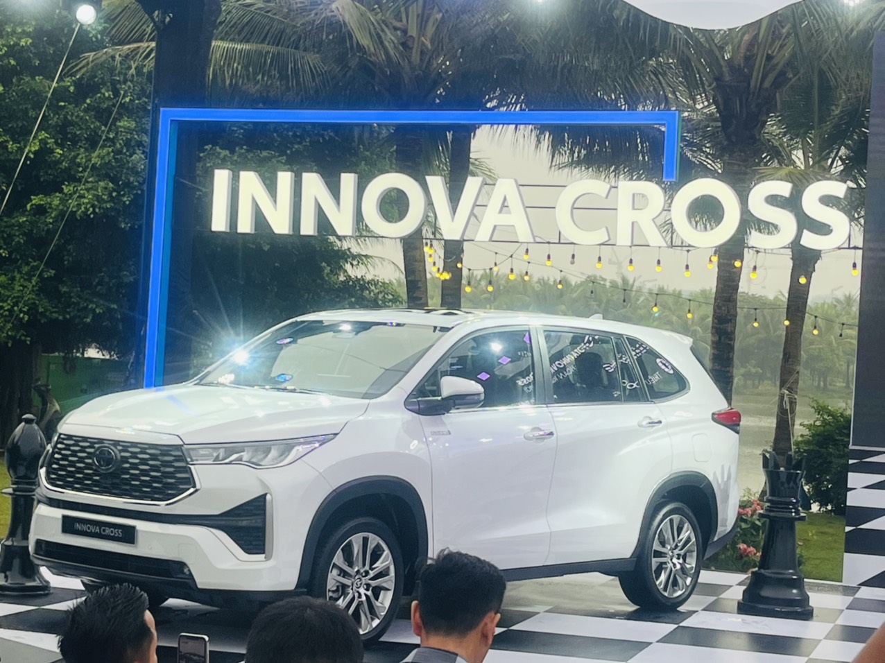 Ra mắt Toyota Innova Cross hoàn toàn mới tại Việt Nam, giá từ 810 đến 990 triệu đồng