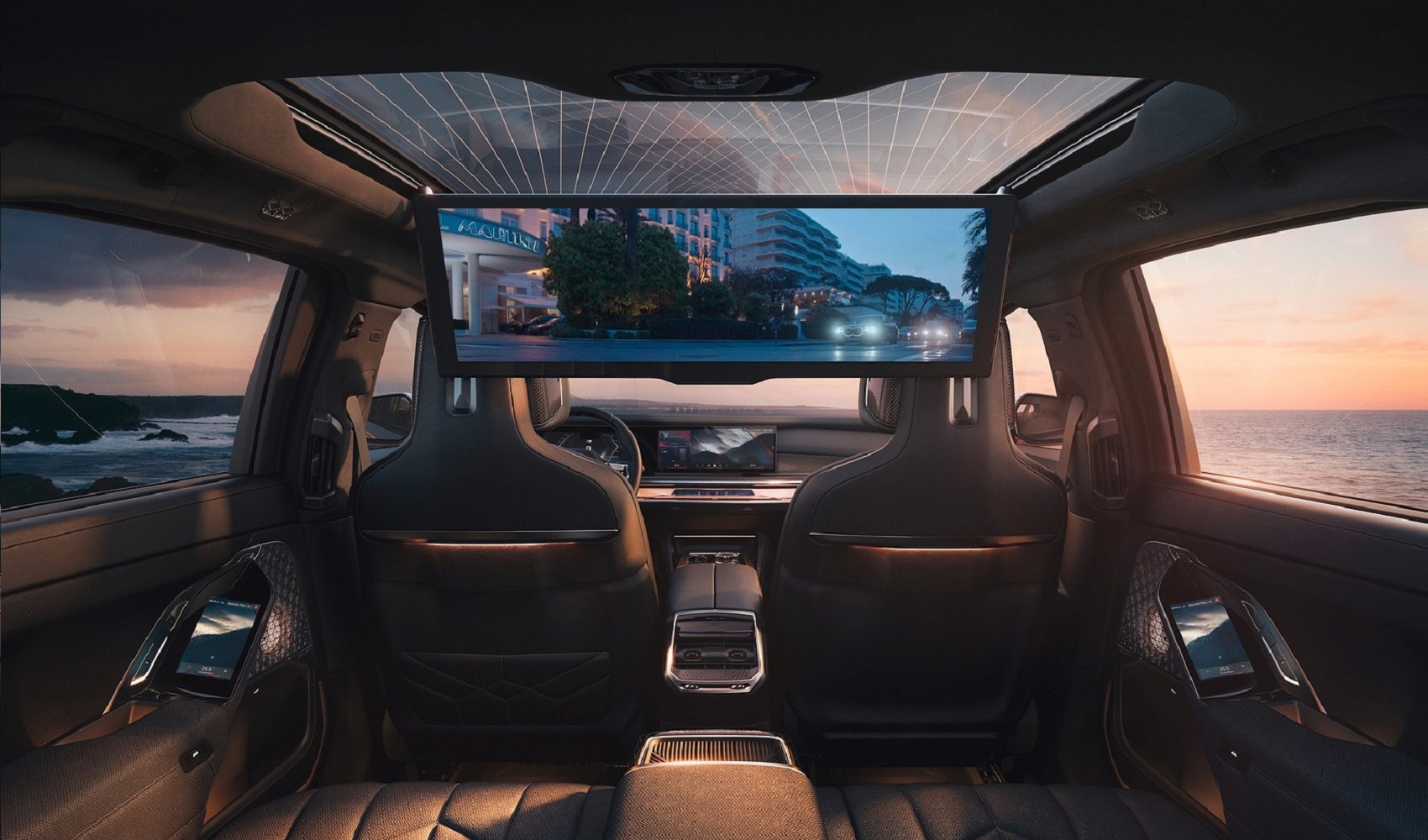 BMW phát triển màn hình chữa say xe cho hành khách