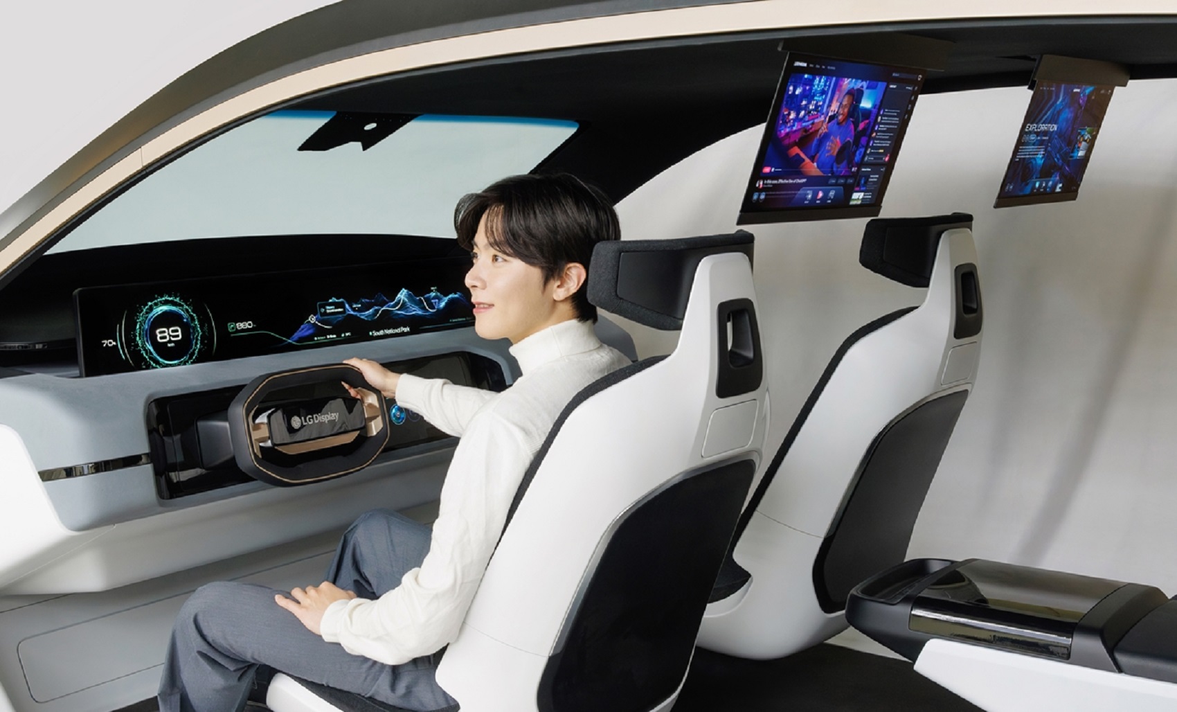 LG trình diễn màn hình ô tô có thể trượt, gập như smartphone tại CES 2024