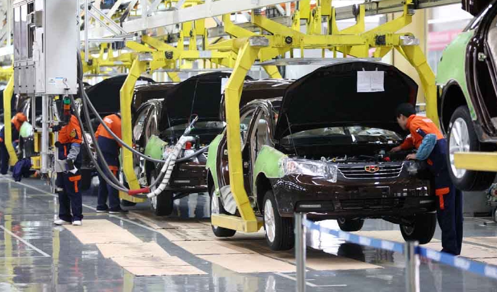 Sức mua yếu, các hãng giảm nhập khẩu, sản xuất ô tô tại Việt Nam